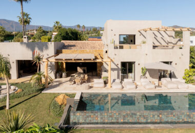 Pojedyncza willa luksusowa w Selwo: Fuzja stylów egzotycznych z widokiem na morze