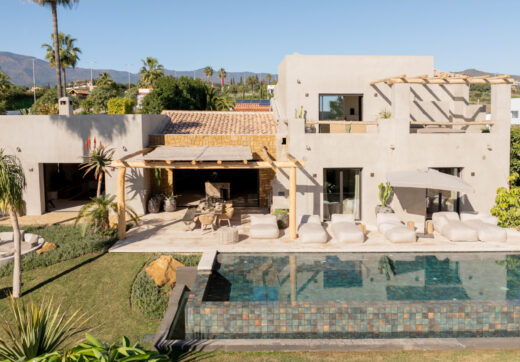 Pojedyncza willa luksusowa w Selwo: Fuzja stylów egzotycznych z widokiem na morze