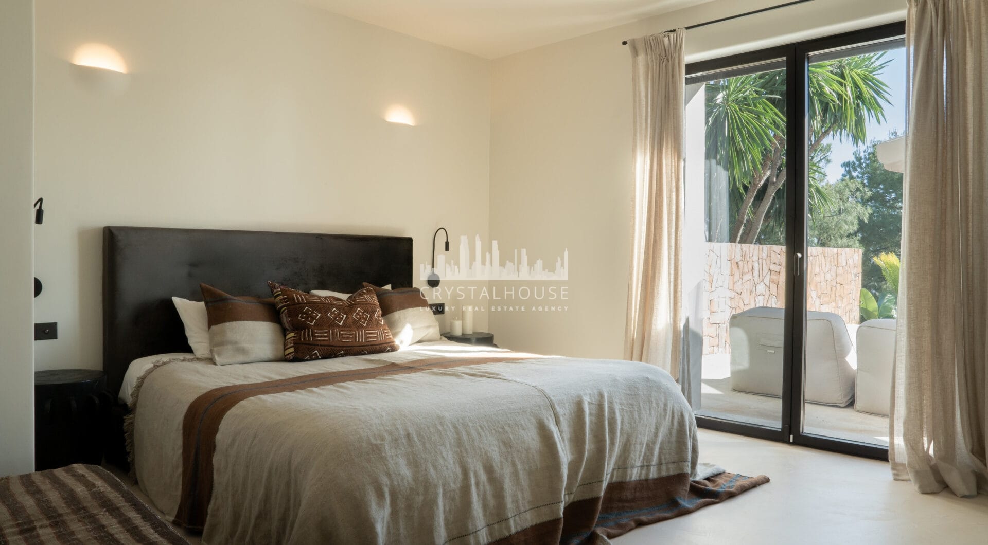 Pojedyncza willa luksusowa w Selwo: Fuzja stylów egzotycznych z widokiem na morze