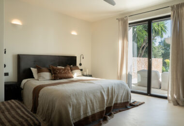 Pojedyncza willa luksusowa w Selwo: Fuzja stylów egzotycznych z widokiem na morze