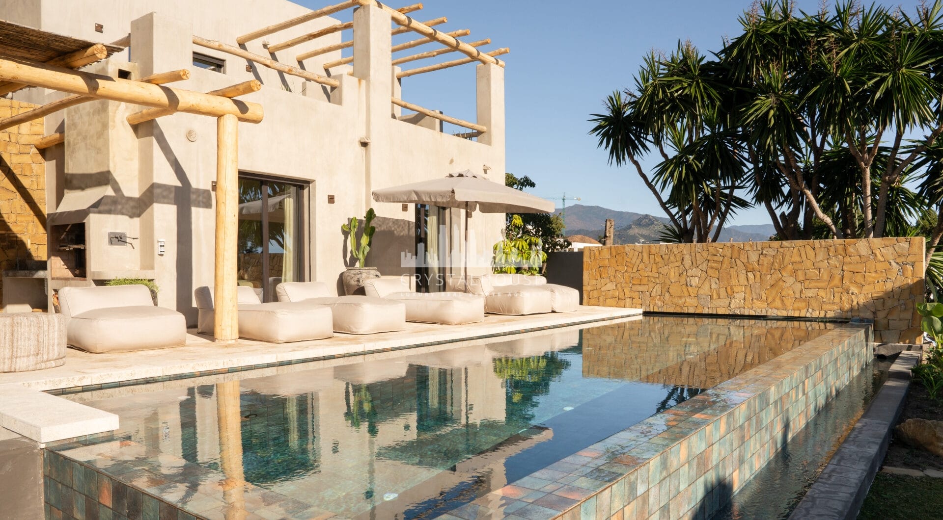 Pojedyncza willa luksusowa w Selwo: Fuzja stylów egzotycznych z widokiem na morze