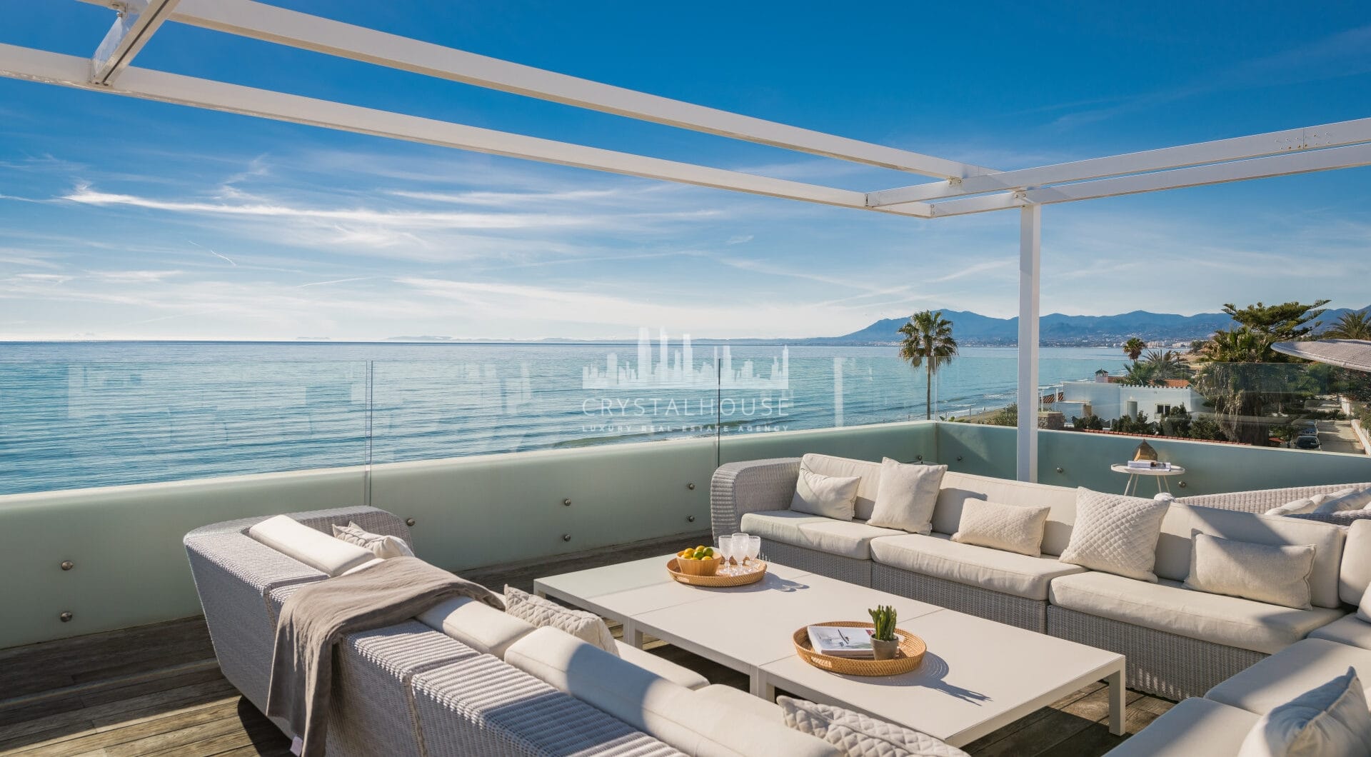 Spektakularny South- East Facing Beachfront Villa z bezpośrednim dostępem do morza w Costabella, Marbella