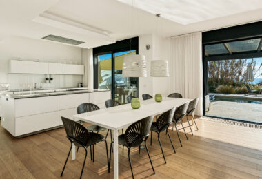 Spektakularny South- East Facing Beachfront Villa z bezpośrednim dostępem do morza w Costabella, Marbella