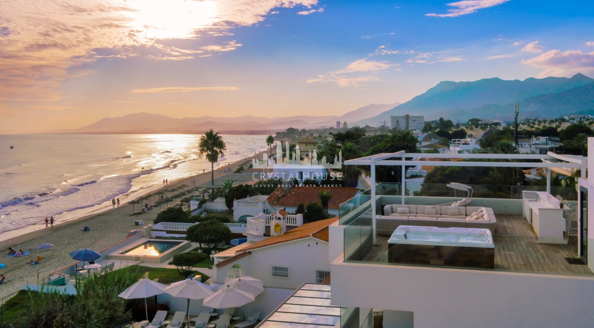 Spektakularny South- East Facing Beachfront Villa z bezpośrednim dostępem do morza w Costabella, Marbella