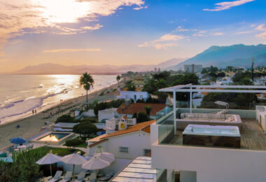 Spektakularny South- East Facing Beachfront Villa z bezpośrednim dostępem do morza w Costabella, Marbella