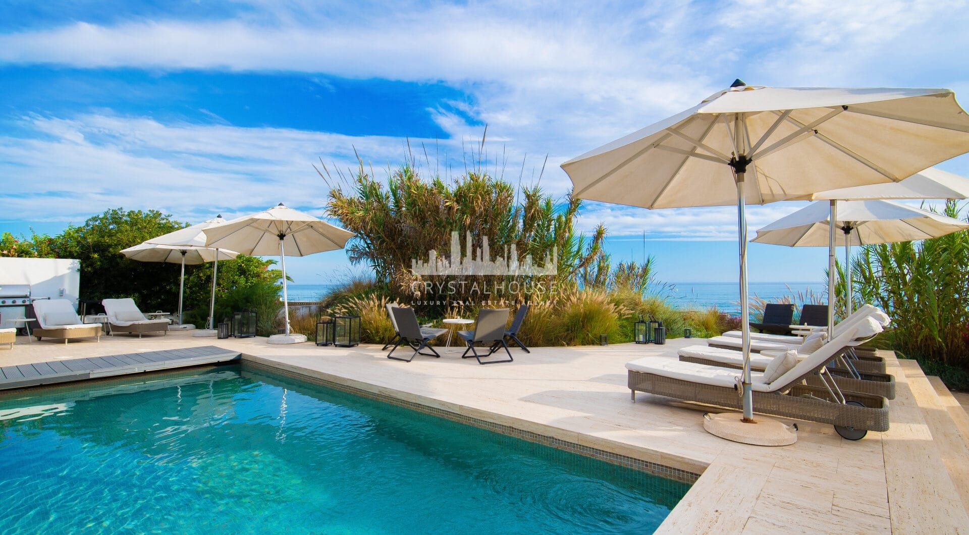 Spektakularny South- East Facing Beachfront Villa z bezpośrednim dostępem do morza w Costabella, Marbella