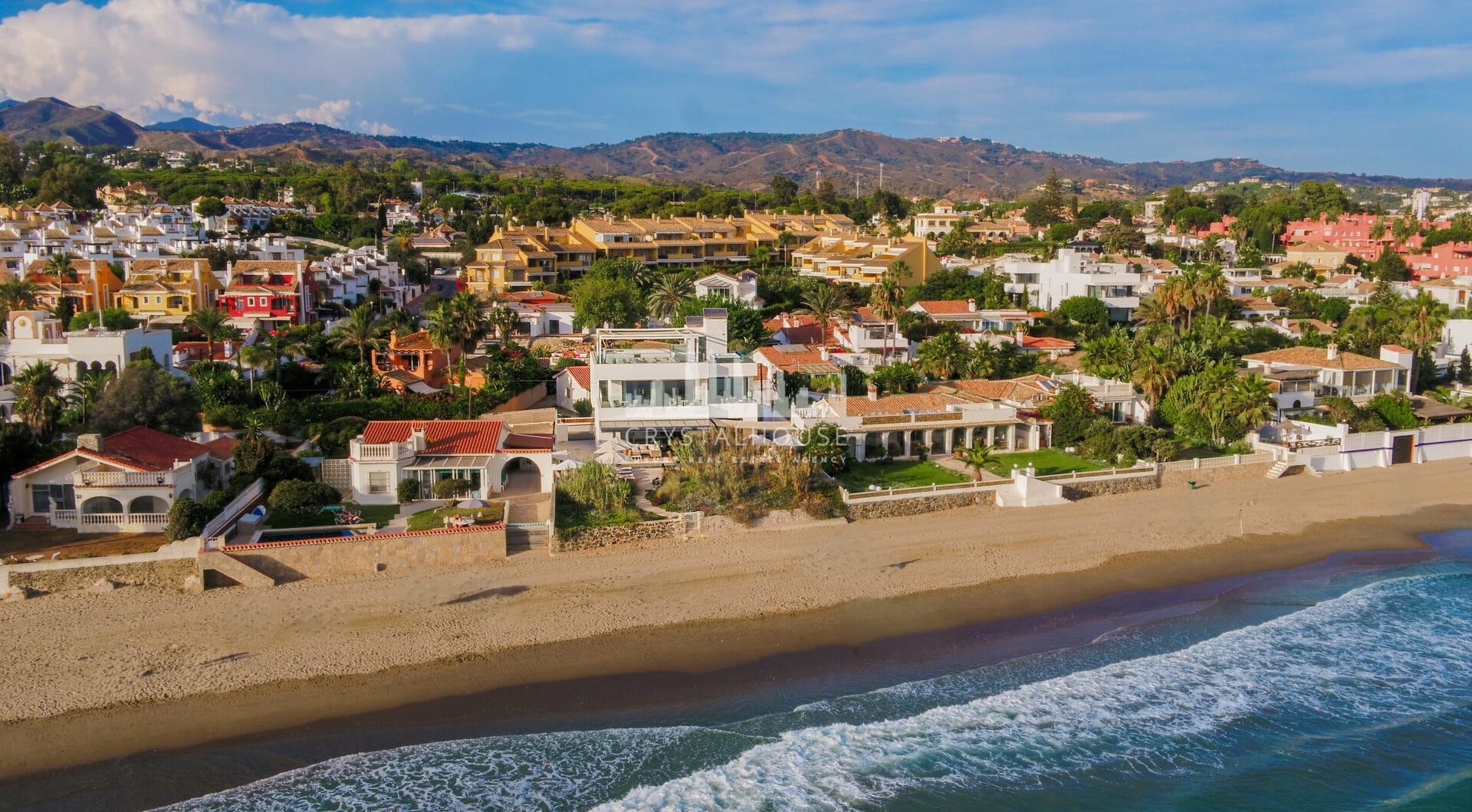 Spektakularny South- East Facing Beachfront Villa z bezpośrednim dostępem do morza w Costabella, Marbella