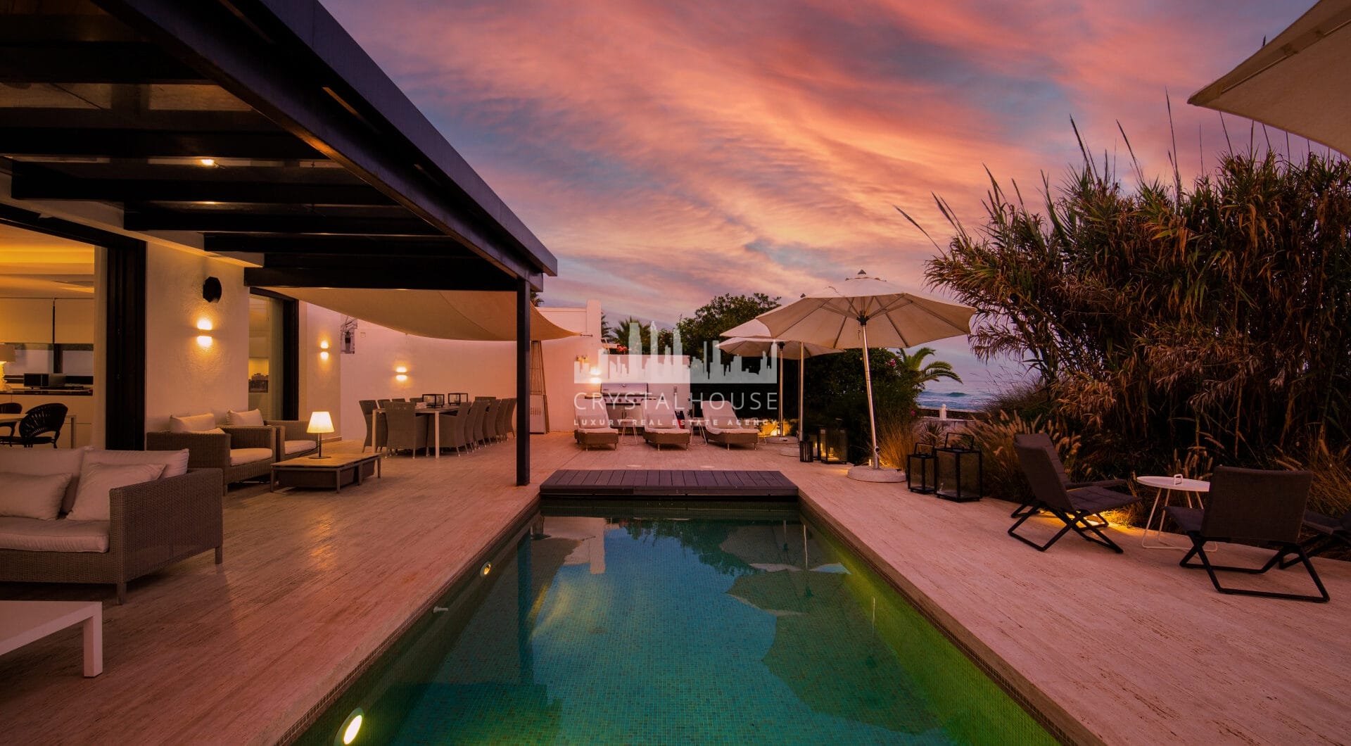 Spektakularny South- East Facing Beachfront Villa z bezpośrednim dostępem do morza w Costabella, Marbella