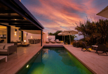 Spektakularny South- East Facing Beachfront Villa z bezpośrednim dostępem do morza w Costabella, Marbella