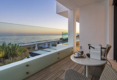 Spektakularny South- East Facing Beachfront Villa z bezpośrednim dostępem do morza w Costabella, Marbella