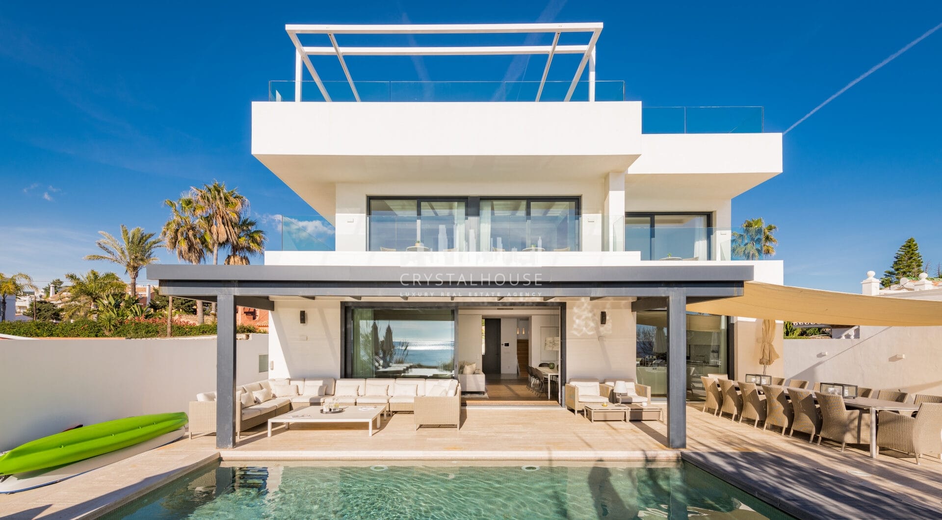 Spektakularny South- East Facing Beachfront Villa z bezpośrednim dostępem do morza w Costabella, Marbella