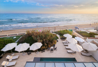 Spektakularny South- East Facing Beachfront Villa z bezpośrednim dostępem do morza w Costabella, Marbella
