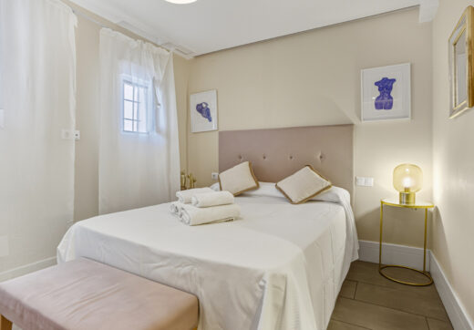 Dwusypialnia, apartament na wschód z widokiem na morze i góry, położony w samym sercu Puerto Banús.