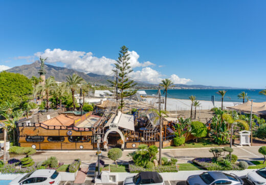 Dwusypialnia, apartament na wschód z widokiem na morze i góry, położony w samym sercu Puerto Banús.