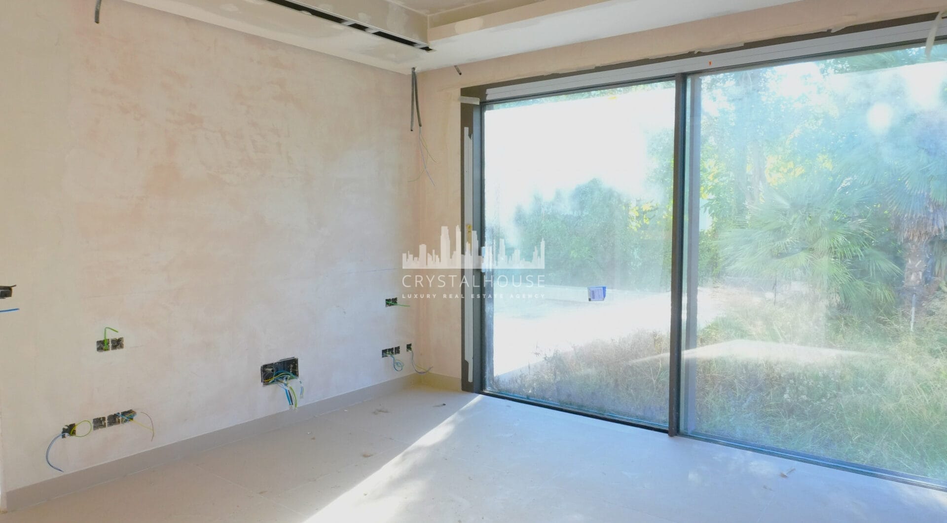 Villa Maya - wspaniała czteropokojowa, nowoczesna willa przy plaży, obecnie budowana na placu Guadalmina Baja