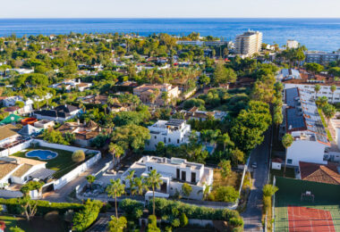 Villa Maya - wspaniała czteropokojowa, nowoczesna willa przy plaży, obecnie budowana na placu Guadalmina Baja