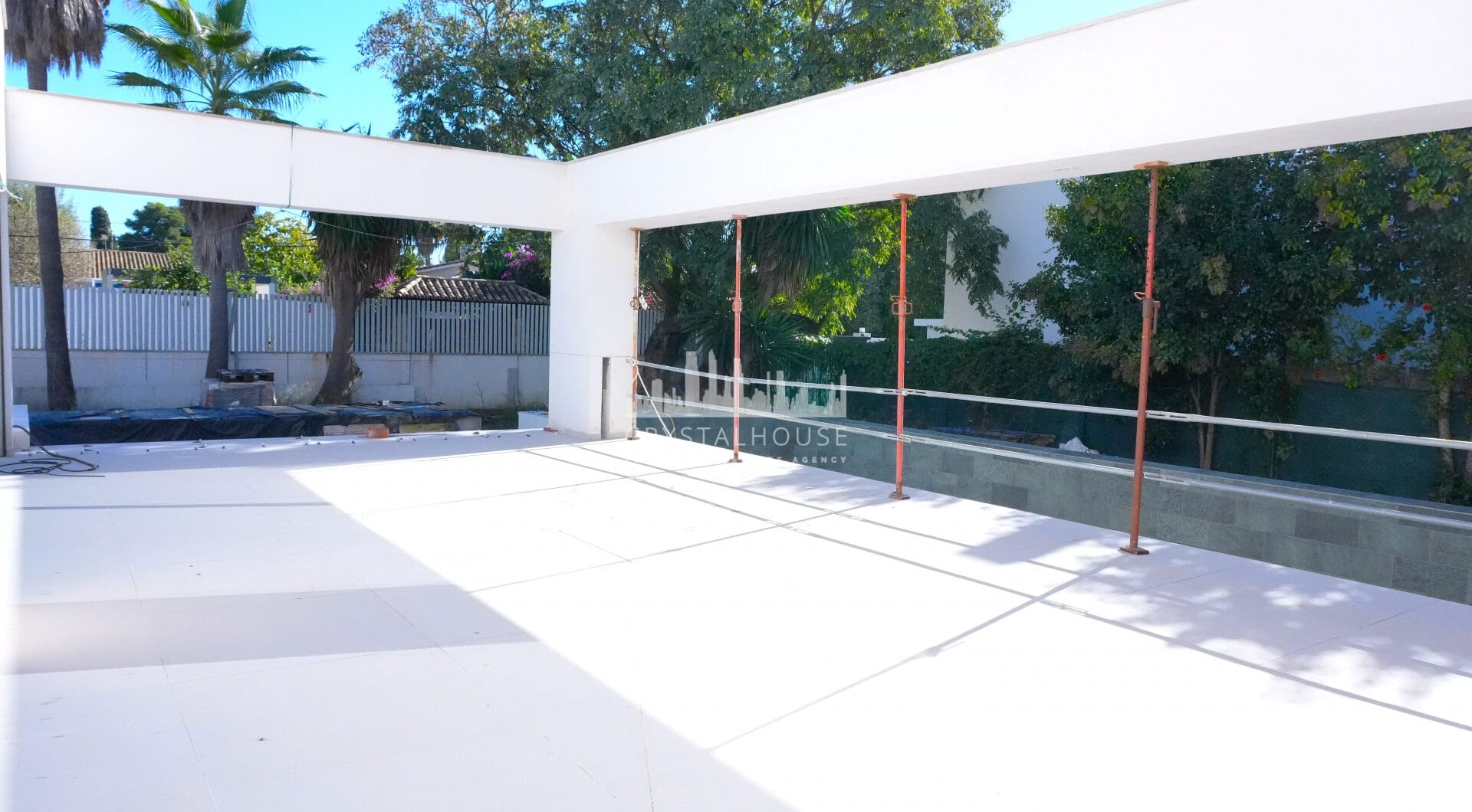 Villa Maya - wspaniała czteropokojowa, nowoczesna willa przy plaży, obecnie budowana na placu Guadalmina Baja