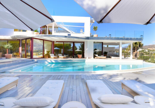 Spektakularny South- East Facing Four-Level Contemporary Villa z widokiem na morze i góry w sercu Nueva Andalucía Golf Valley