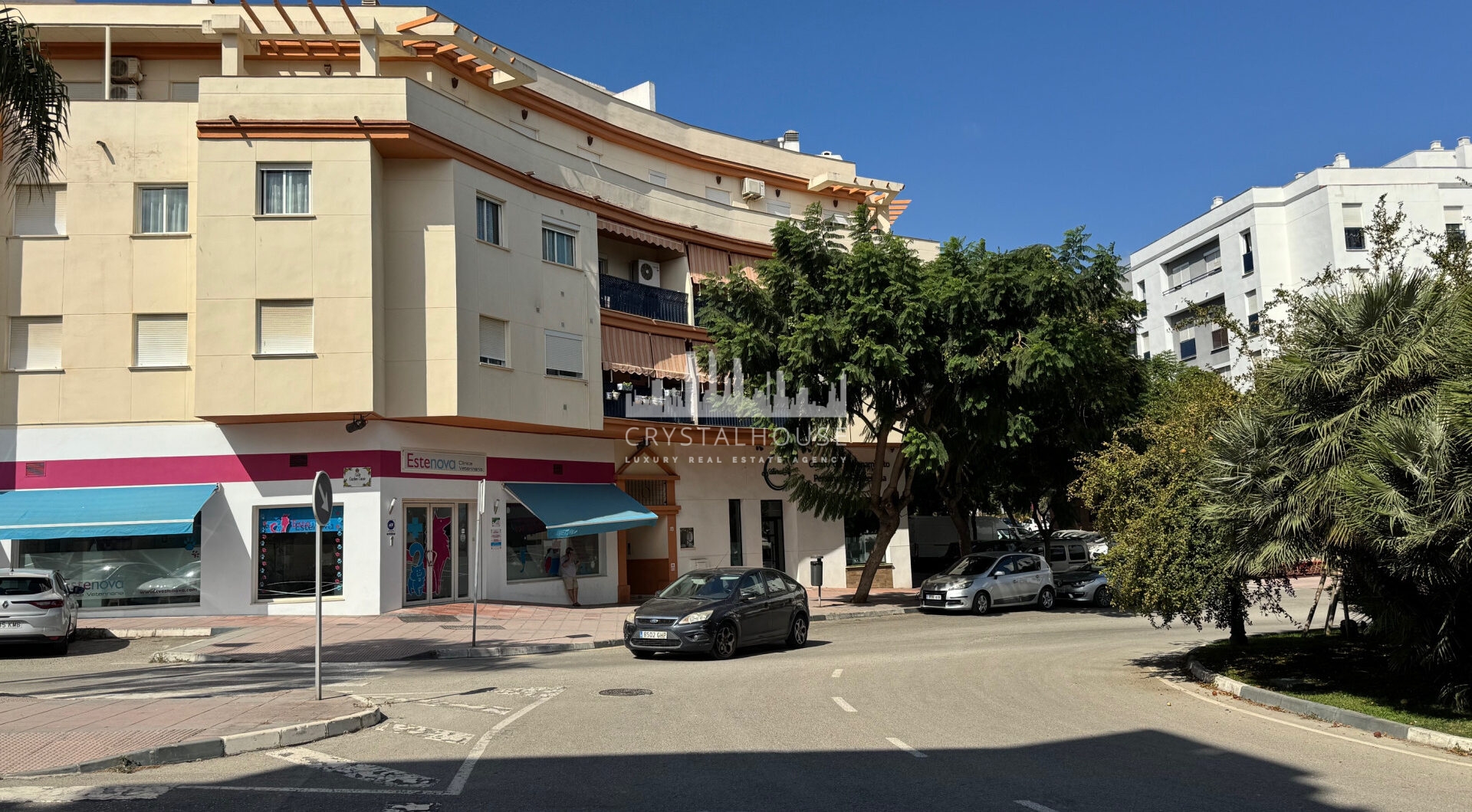 Exclusive Penthouse of 4 Sypialnie w sercu Estepona z tarasem i prywatnym Solarium