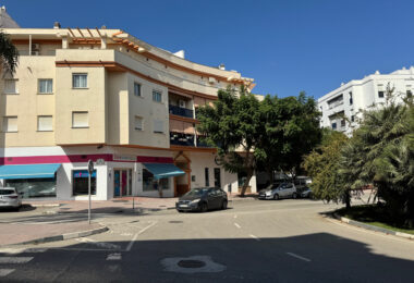 Exclusive Penthouse of 4 Sypialnie w sercu Estepona z tarasem i prywatnym Solarium