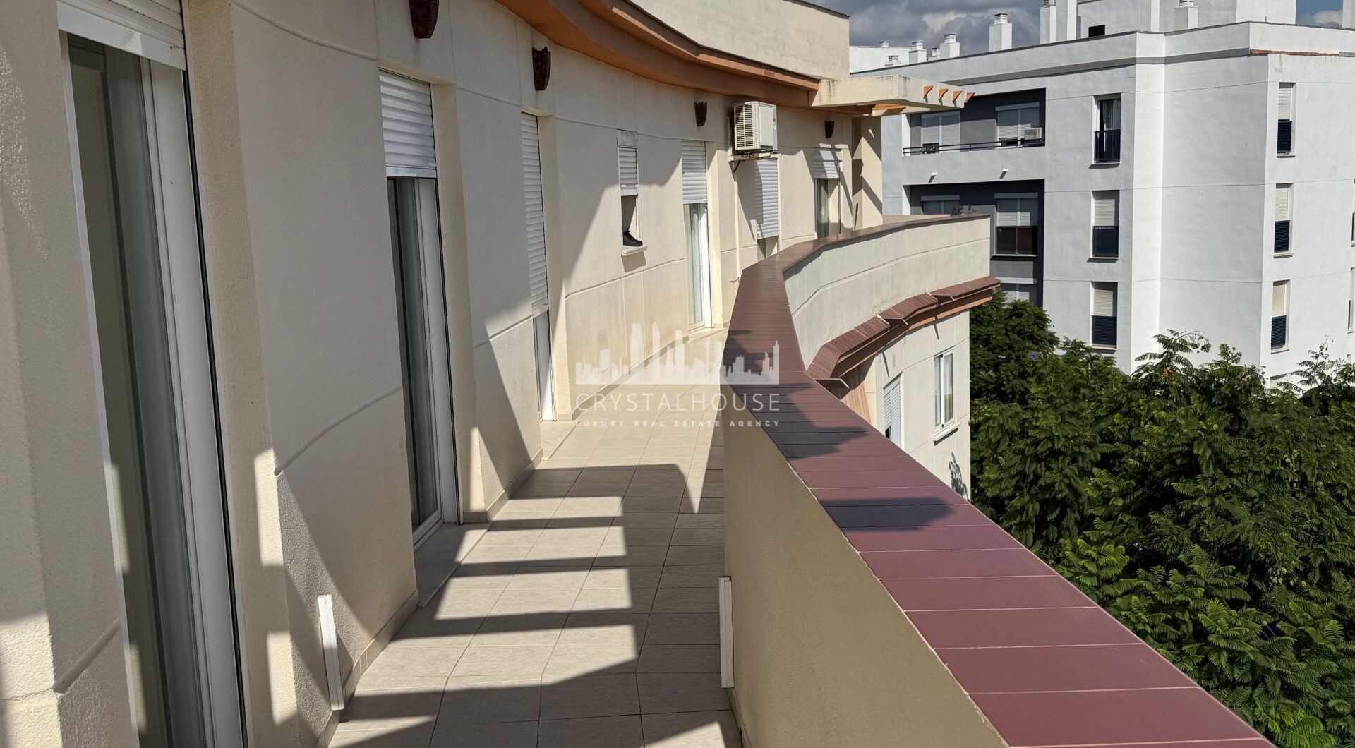 Exclusive Penthouse of 4 Sypialnie w sercu Estepona z tarasem i prywatnym Solarium