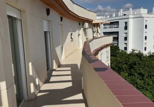 Exclusive Penthouse of 4 Sypialnie w sercu Estepona z tarasem i prywatnym Solarium