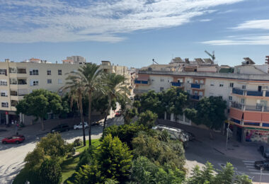 Exclusive Penthouse of 4 Sypialnie w sercu Estepona z tarasem i prywatnym Solarium