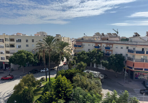 Exclusive Penthouse of 4 Sypialnie w sercu Estepona z tarasem i prywatnym Solarium
