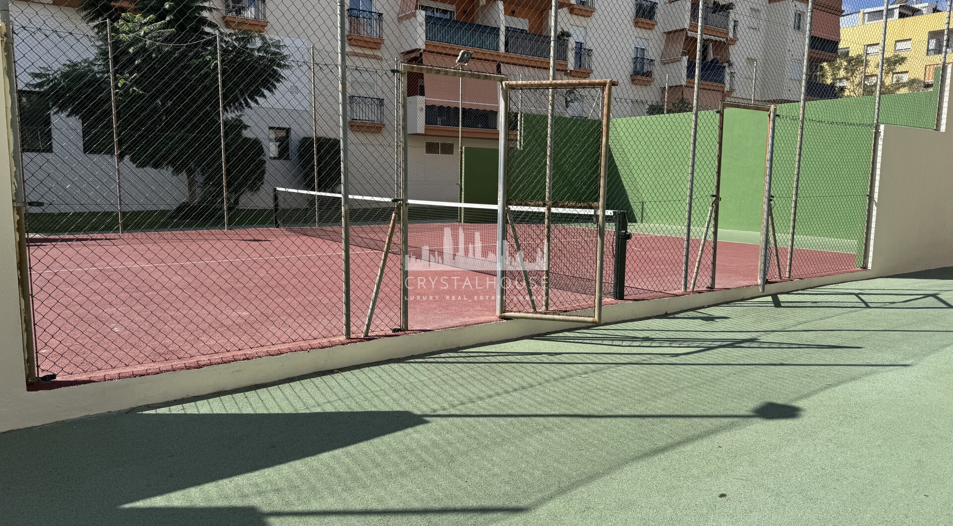 Exclusive Penthouse of 4 Sypialnie w sercu Estepona z tarasem i prywatnym Solarium