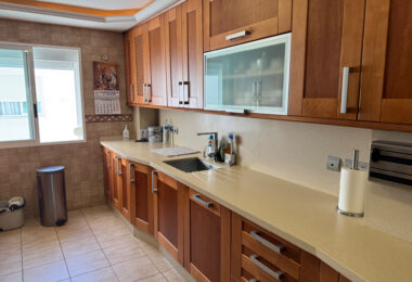 Exclusive Penthouse of 4 Sypialnie w sercu Estepona z tarasem i prywatnym Solarium