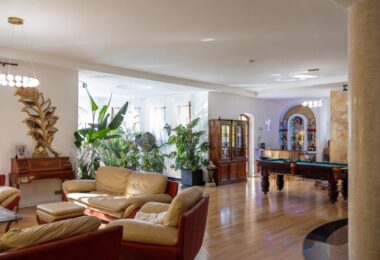 Elegancka Rezydencja z basenem, Ursynów