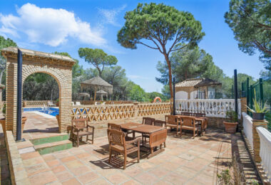 Przestronny pokój czteroosobowy, dwupoziomowy apartament w kompleksie Los Pinos de Aloha, Nueva Andalucía, Marbella