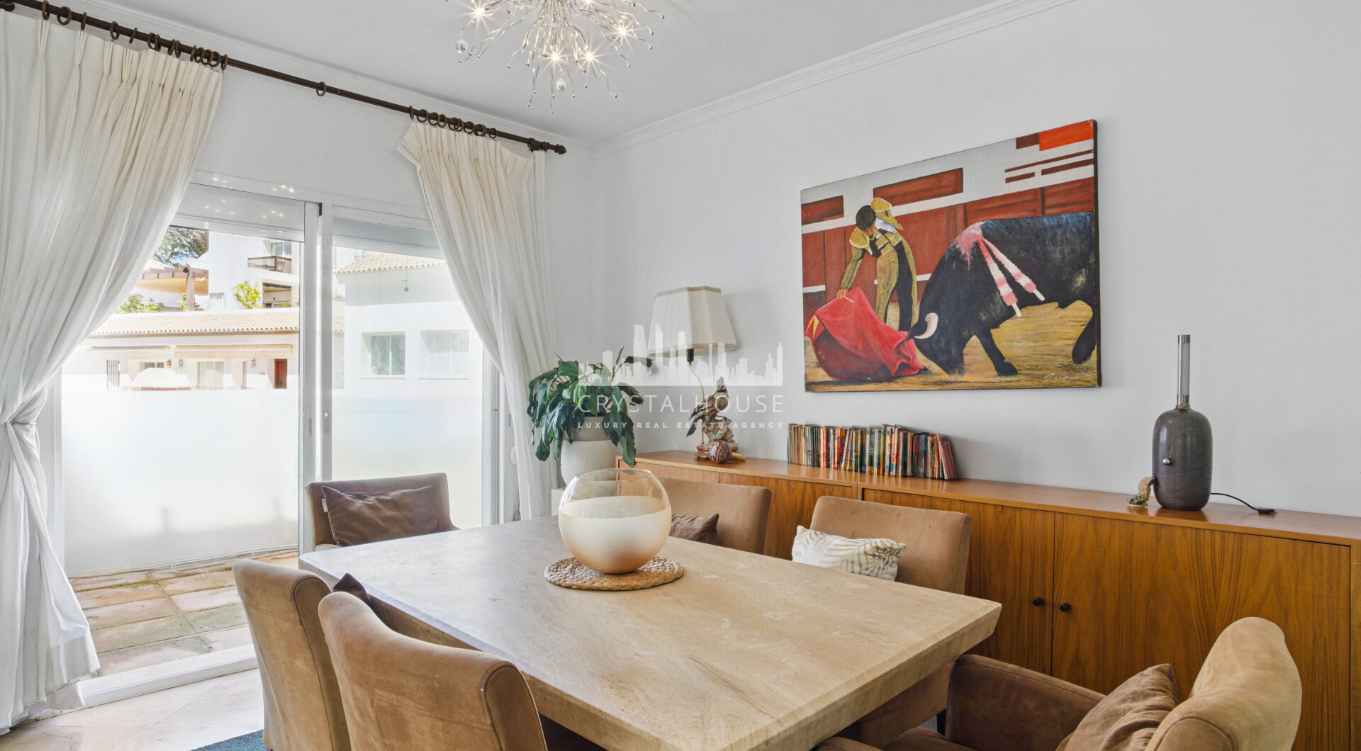 Przestronny pokój czteroosobowy, dwupoziomowy apartament w kompleksie Los Pinos de Aloha, Nueva Andalucía, Marbella