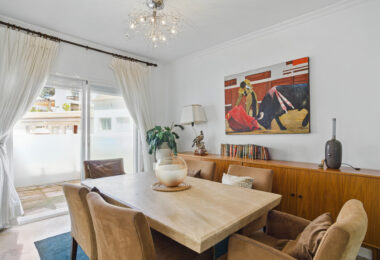 Przestronny pokój czteroosobowy, dwupoziomowy apartament w kompleksie Los Pinos de Aloha, Nueva Andalucía, Marbella