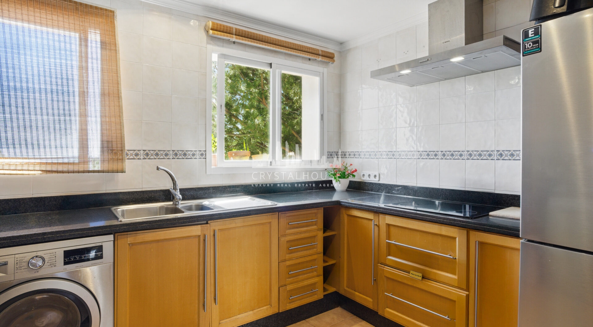 Przestronny pokój czteroosobowy, dwupoziomowy apartament w kompleksie Los Pinos de Aloha, Nueva Andalucía, Marbella