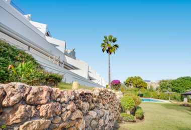 Nieskazitelnie odnowiony apartament na południowym wschodzie w prestiżowym La Quinta Golf, Benahavis