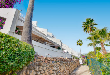 Nieskazitelnie odnowiony apartament na południowym wschodzie w prestiżowym La Quinta Golf, Benahavis