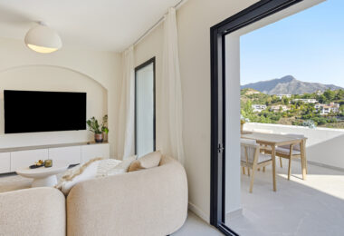 Nieskazitelnie odnowiony apartament na południowym wschodzie w prestiżowym La Quinta Golf, Benahavis