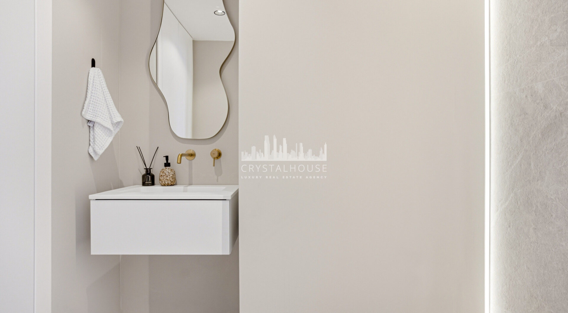 Nieskazitelnie odnowiony apartament na południowym wschodzie w prestiżowym La Quinta Golf, Benahavis