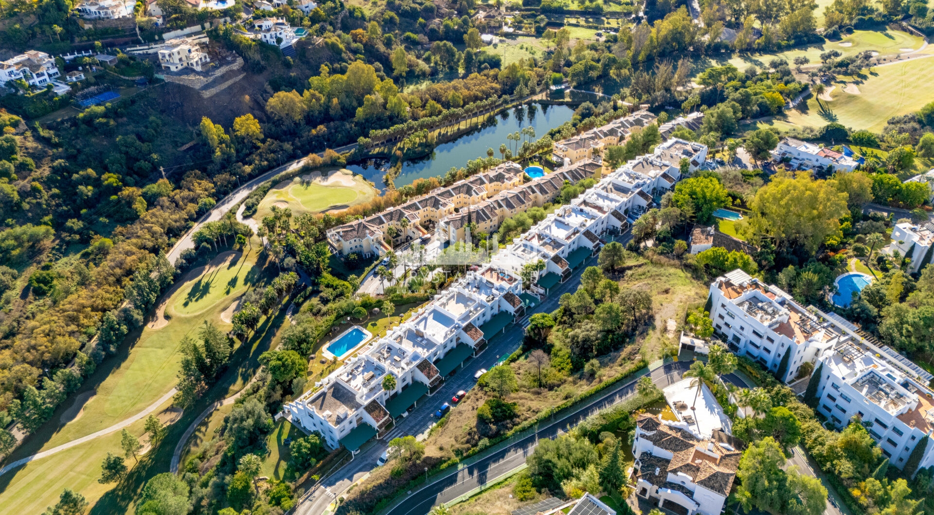 Nieskazitelnie odnowiony apartament na południowym wschodzie w prestiżowym La Quinta Golf, Benahavis