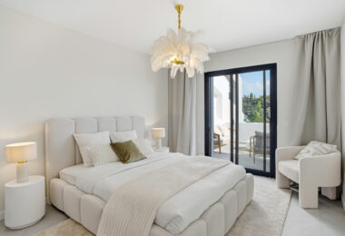 Nieskazitelnie odnowiony apartament na południowym wschodzie w prestiżowym La Quinta Golf, Benahavis