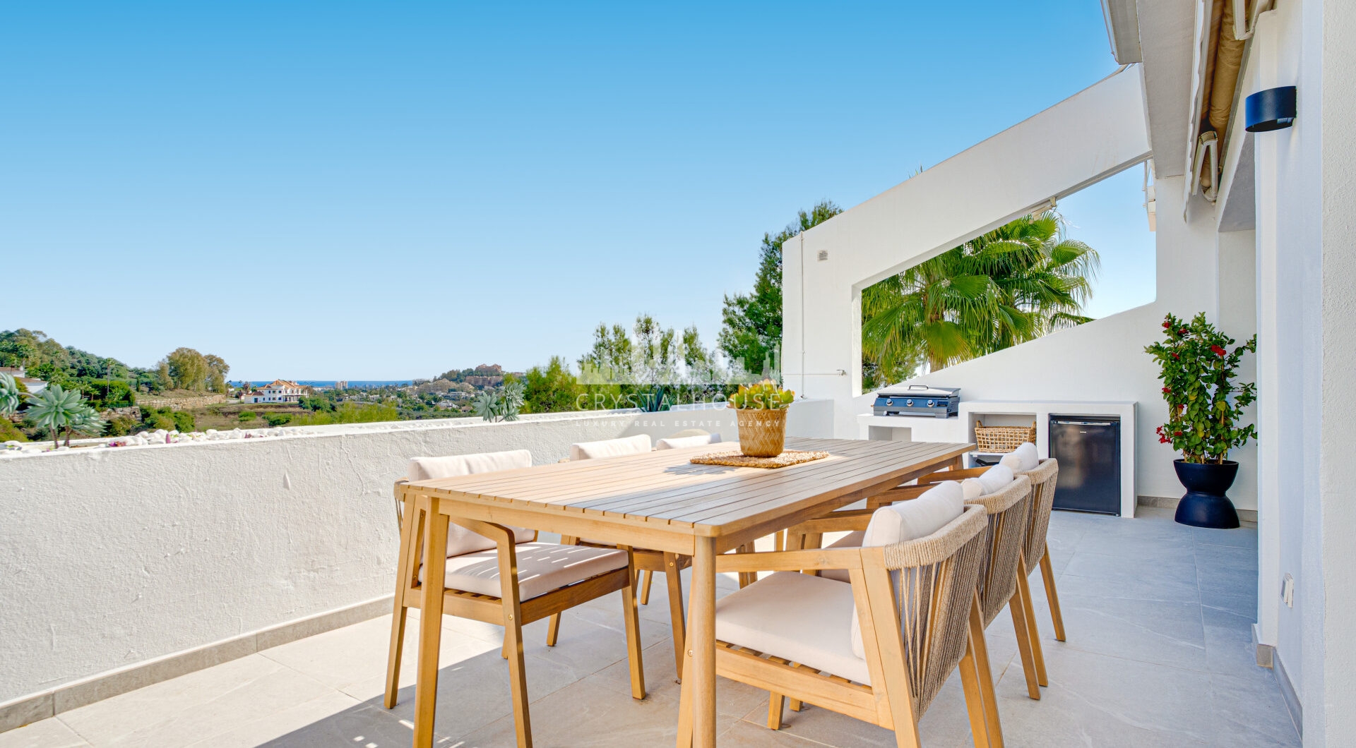 Nieskazitelnie odnowiony apartament na południowym wschodzie w prestiżowym La Quinta Golf, Benahavis