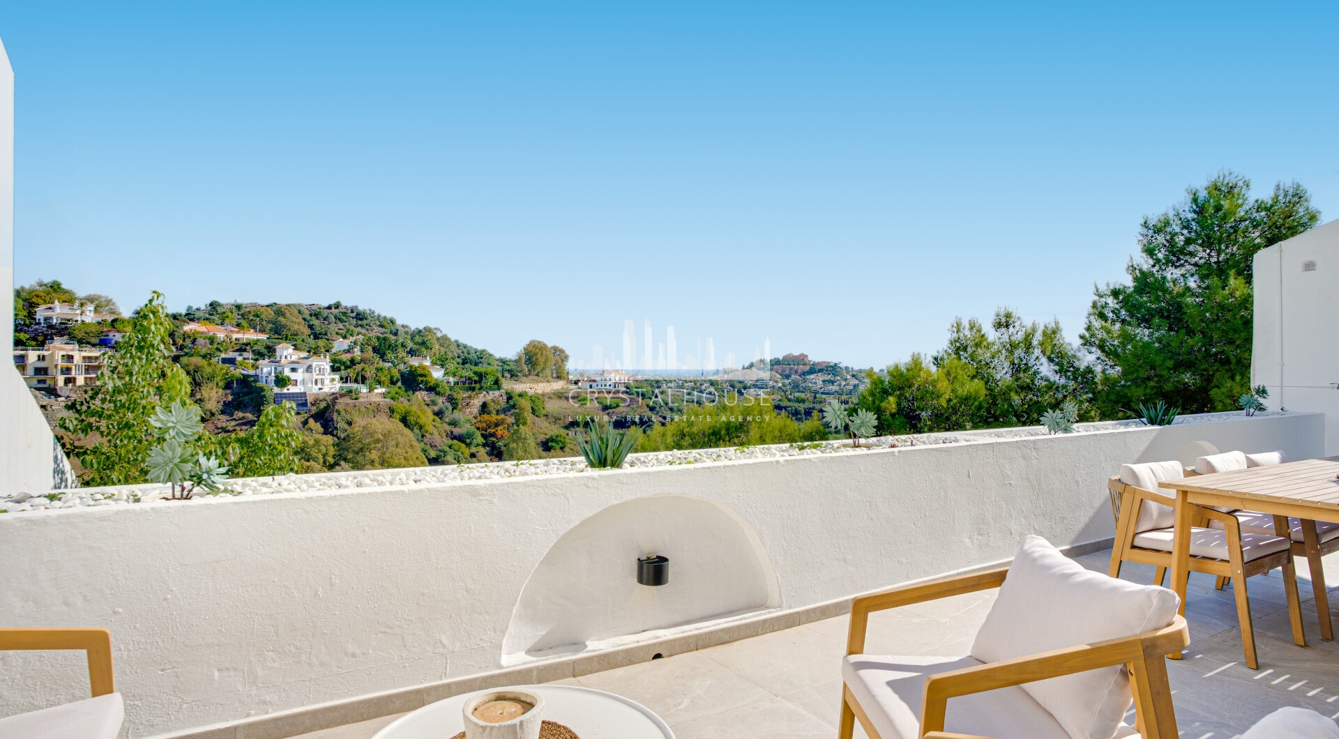 Nieskazitelnie odnowiony apartament na południowym wschodzie w prestiżowym La Quinta Golf, Benahavis