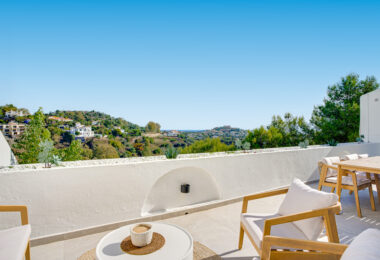 Nieskazitelnie odnowiony apartament na południowym wschodzie w prestiżowym La Quinta Golf, Benahavis