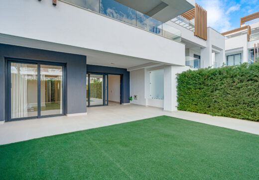 Well- przedstawione dwupokojowe mieszkanie na parterze znajduje się w popularnej strzeżonej społeczności, znajduje się w Cancelada