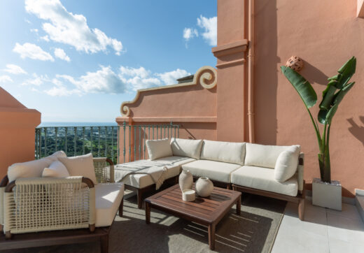 Dwupoziomowy apartament z panoramicznym widokiem na morze w Monte Halcones