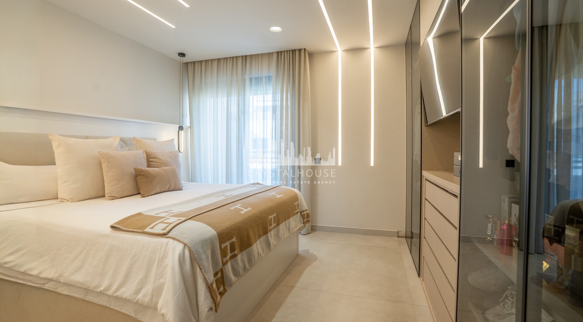Ekskluzywny Apartament Luksusowy z Przestronnym Tarasem i Systemem Smart Home
