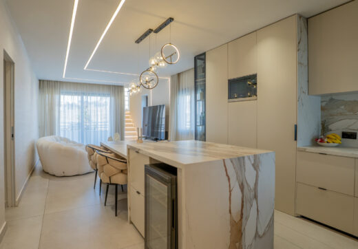 Ekskluzywny Apartament Luksusowy z Przestronnym Tarasem i Systemem Smart Home