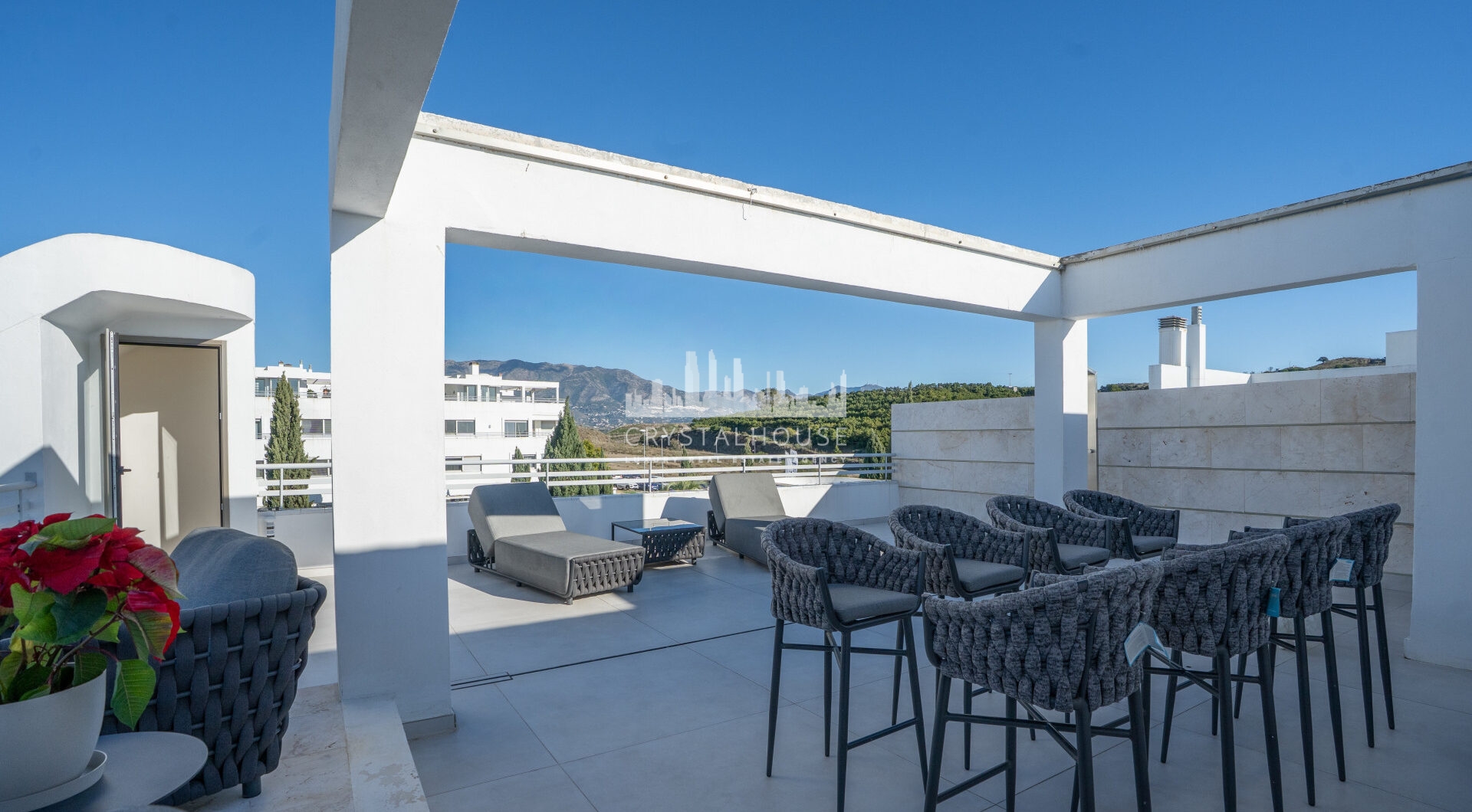 Ekskluzywny Apartament Luksusowy z Przestronnym Tarasem i Systemem Smart Home