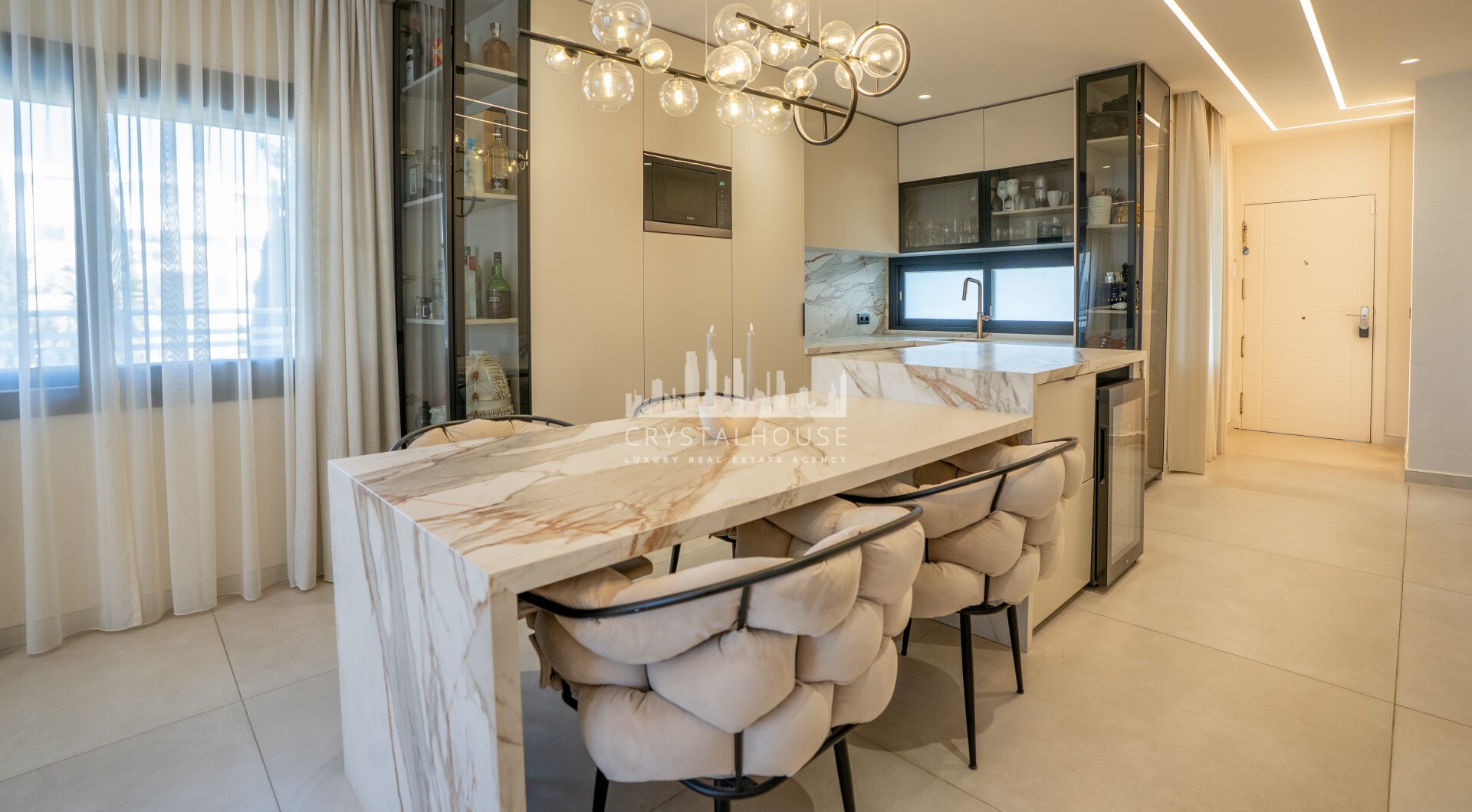 Ekskluzywny Apartament Luksusowy z Przestronnym Tarasem i Systemem Smart Home